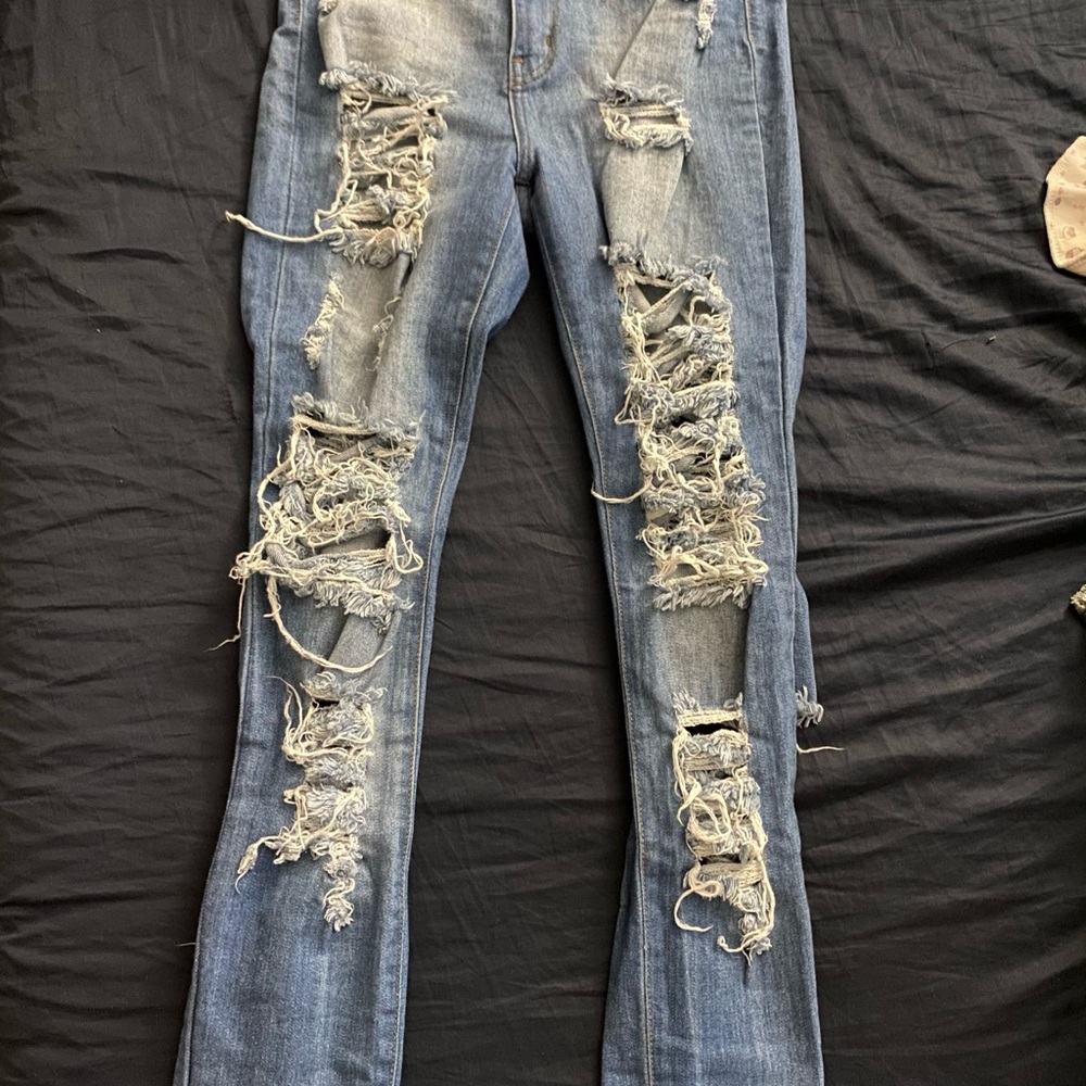 High Rise Ripped Jeans - Picture 3 of 4